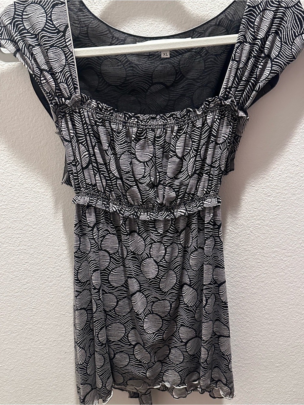 Studio M Black & White Patterned Sleeveless Top